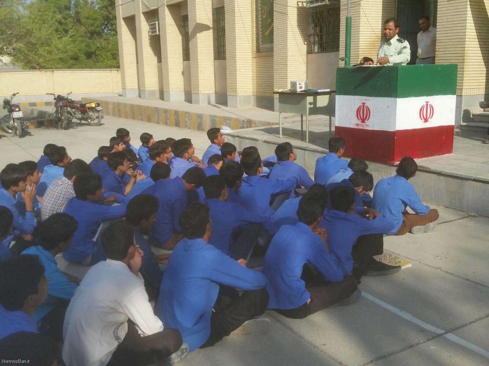 گرامیداشت هفته نیروی انتظامی در دبیرستان شبانه روزی ابوریحان هشت بندی