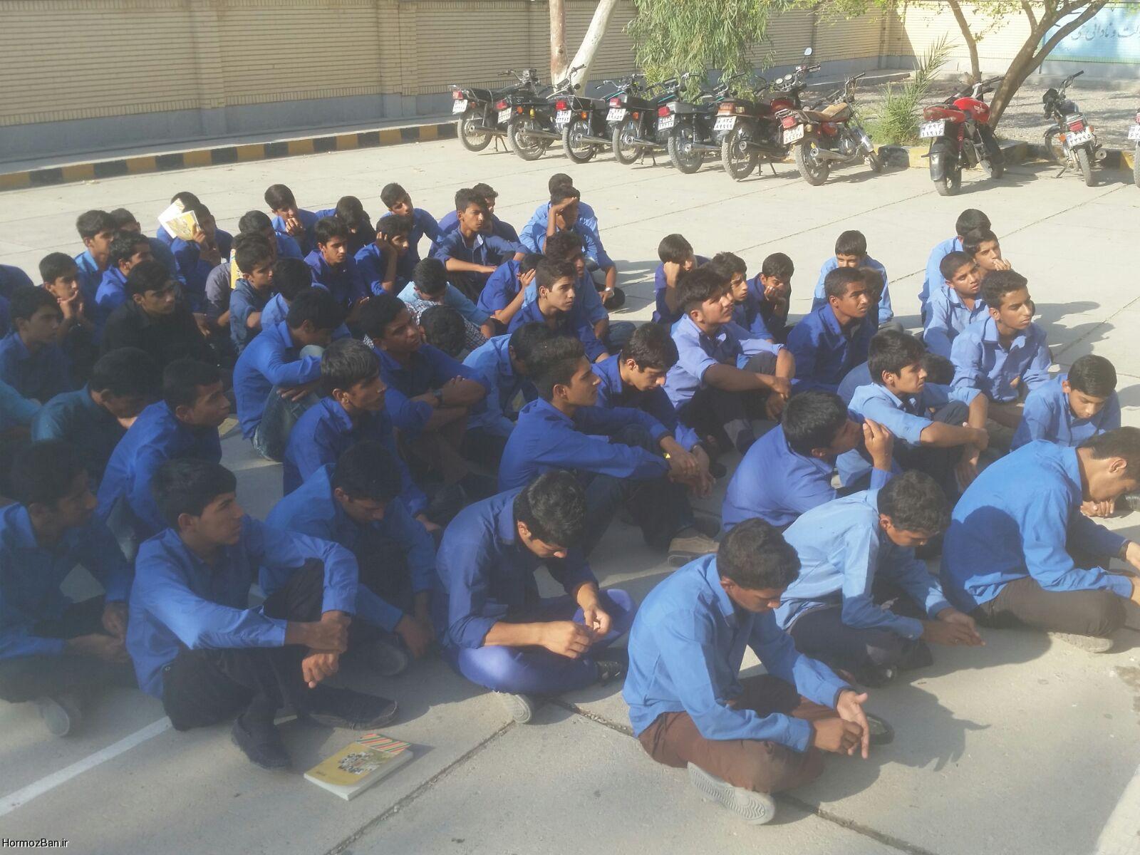 گرامیداشت هفته نیروی انتظامی در دبیرستان شبانه روزی ابوریحان هشت بندی