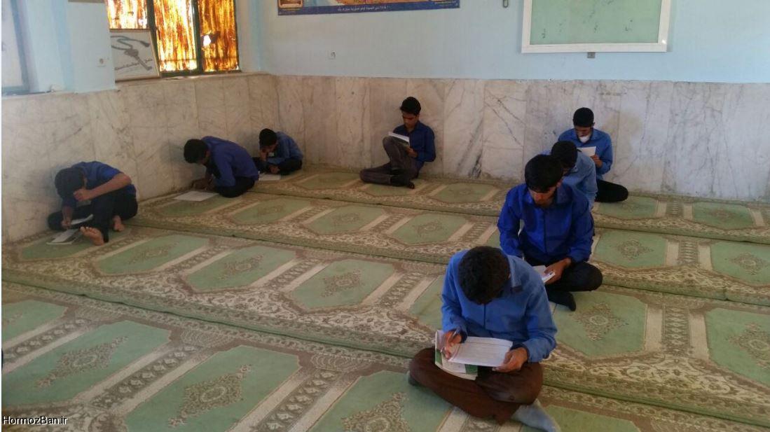 هفته کتاب و کتابخوانی / برگزاری مسابقه کتابخوانی در دبیرستان شبانه روزی ابوریحان هشت بندی